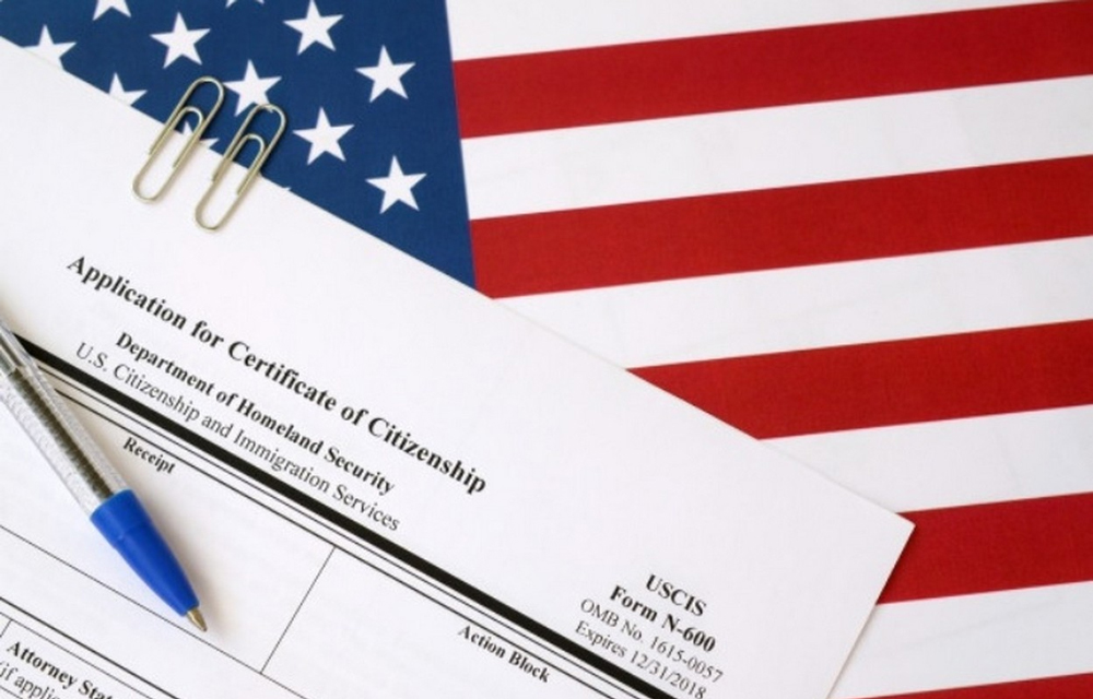 Nộp đơn nhập tịch Mỹ khi thẻ xanh hết hạn có được không?