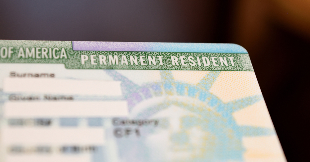 Vì sao nên chuyển từ thị thực tạm thời sang thẻ xanh?
