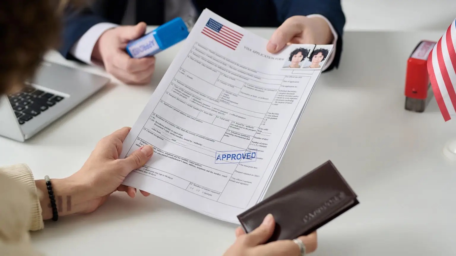 Phí nộp đơn I-526E là 11.160 USD