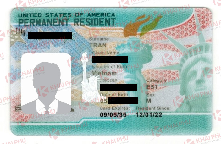 Chúc mừng khách hàng Khai Phú nhận thẻ xanh 10 năm!
